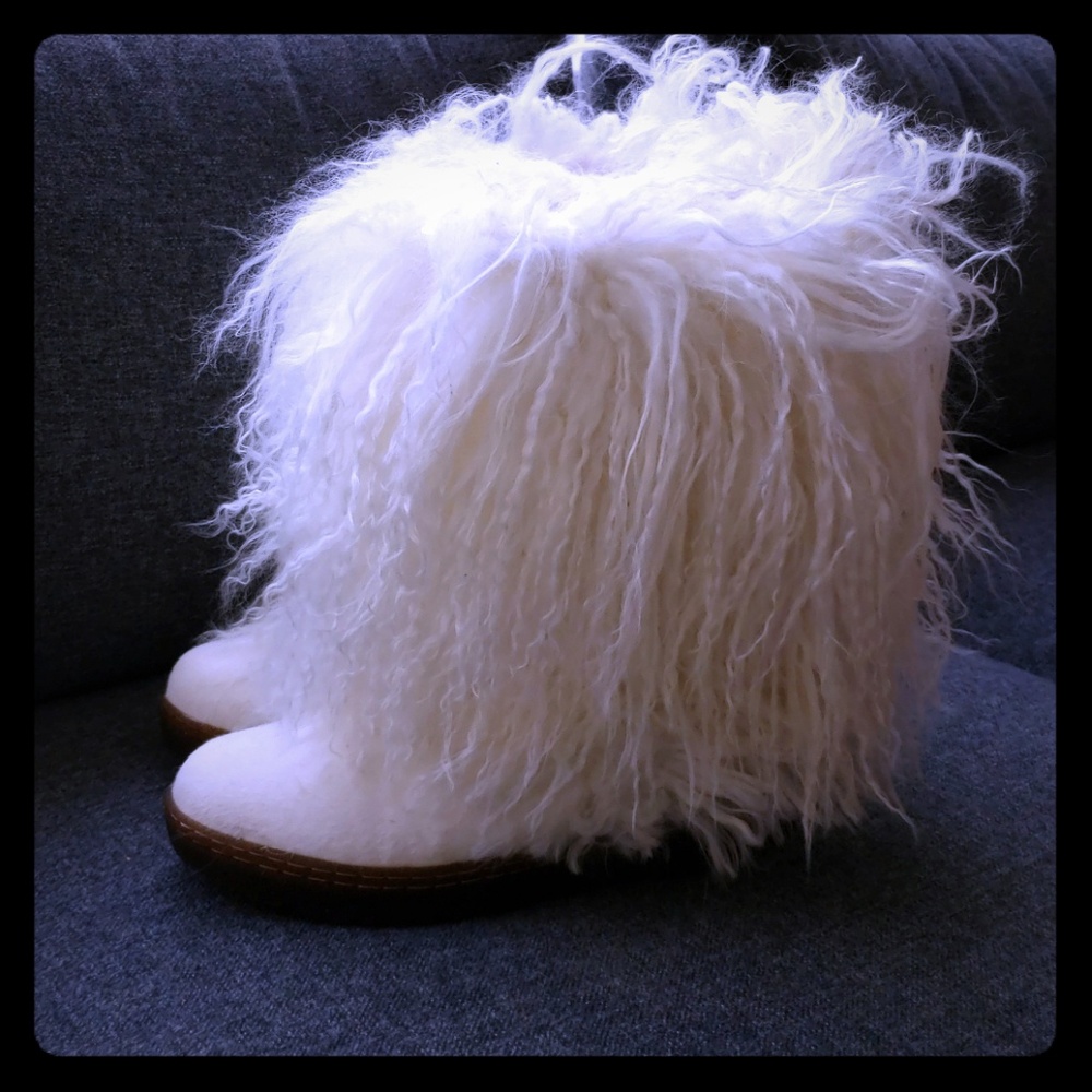 NWT Bearpaw Boetis II Sheepskin Boot